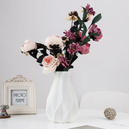 Modern Flower Vase with Embossed Design - Image 4